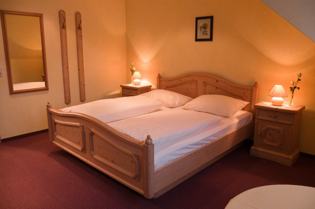 Hotel Schwarzes Ross Schwarzach am Main Room photo