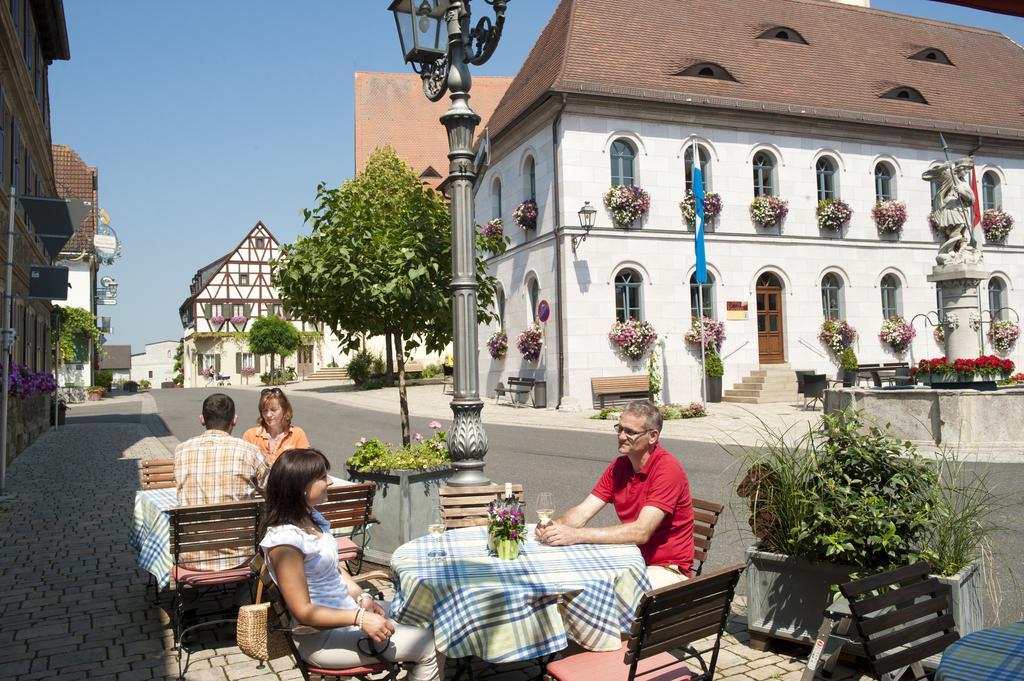 Hotel Schwarzes Ross Schwarzach am Main Exterior photo