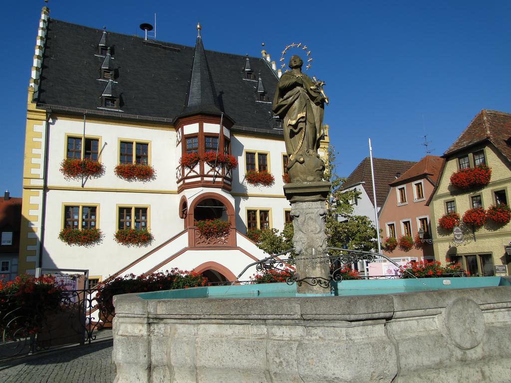 Hotel Schwarzes Ross Schwarzach am Main Exterior photo