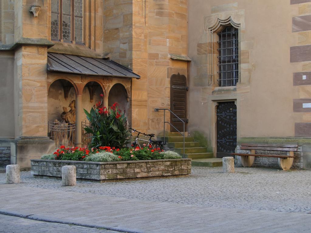 Hotel Schwarzes Ross Schwarzach am Main Exterior photo