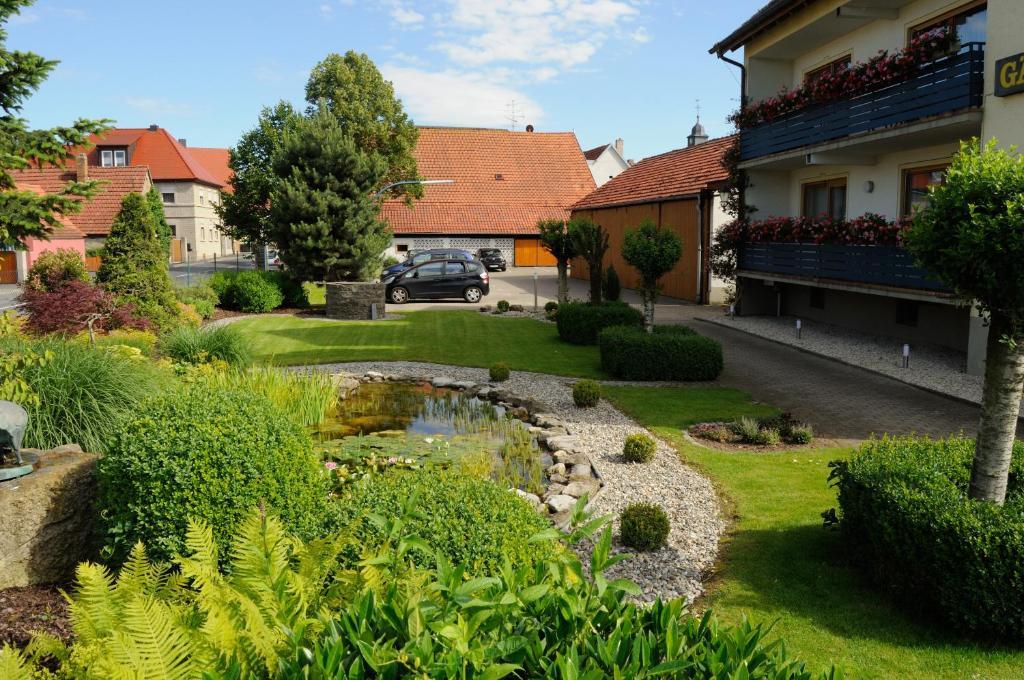 Hotel Schwarzes Ross Schwarzach am Main Exterior photo
