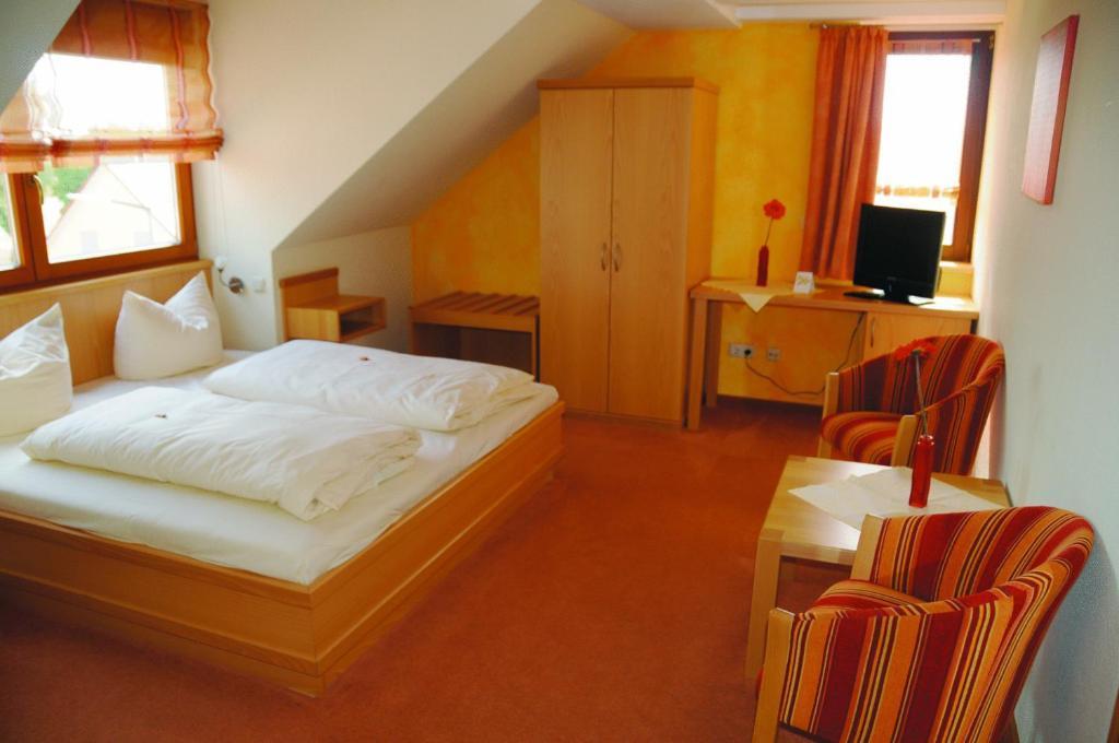 Hotel Schwarzes Ross Schwarzach am Main Room photo